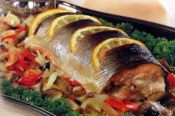 Лещ соленый в тесте с овощами